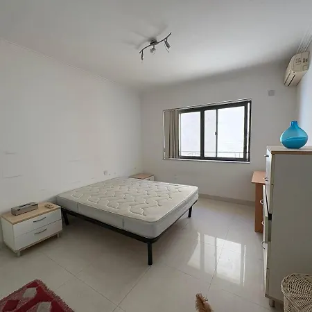 아파트 Spacious 3 Bedroom With Garden View In Paceville *