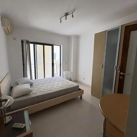 Spacious 3 Bedroom With Garden View In Paceville St. Julian's